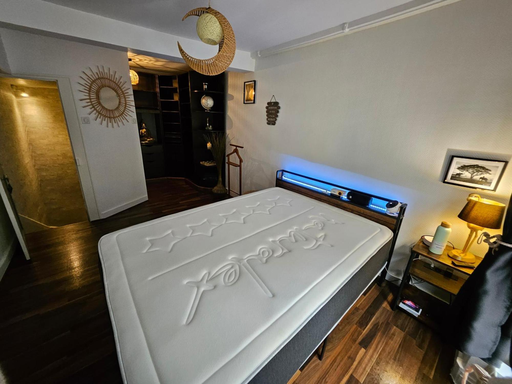 "Studio Cinema" Осер Экстерьер фото